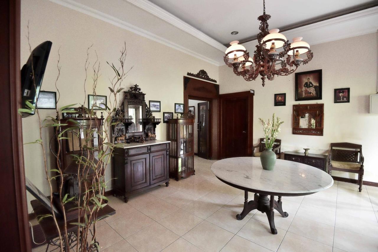 Ndalem Maharani Guest House Γιογκιακάρτα Εξωτερικό φωτογραφία