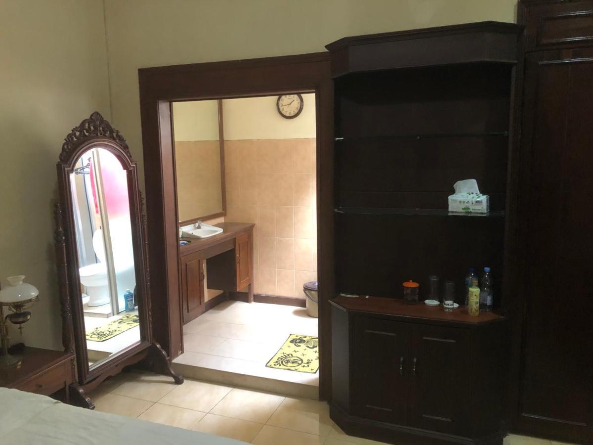Ndalem Maharani Guest House Γιογκιακάρτα Εξωτερικό φωτογραφία
